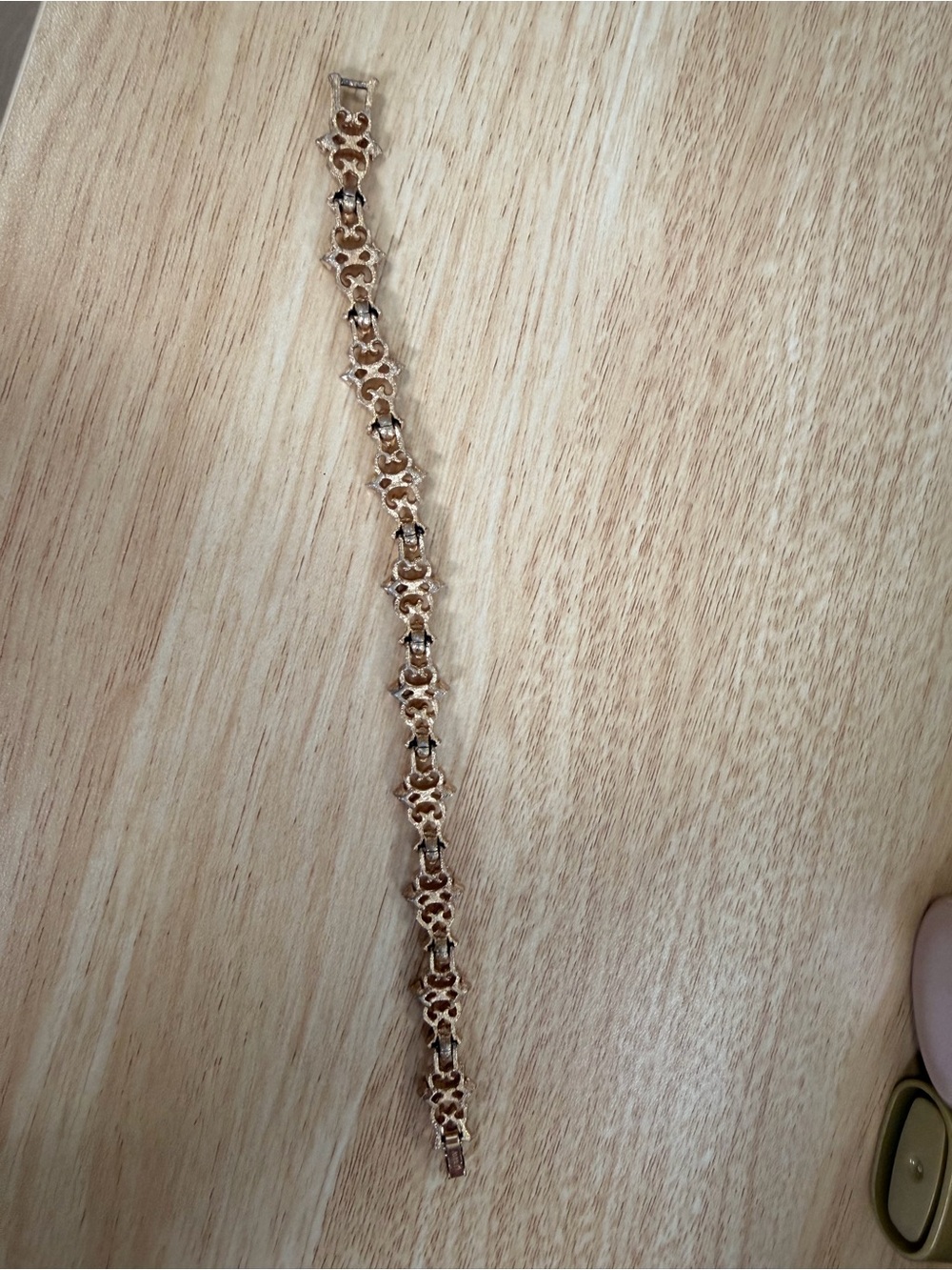 Avon Gold-Tone Filigree Link Bracelet - Picture 2 of 4